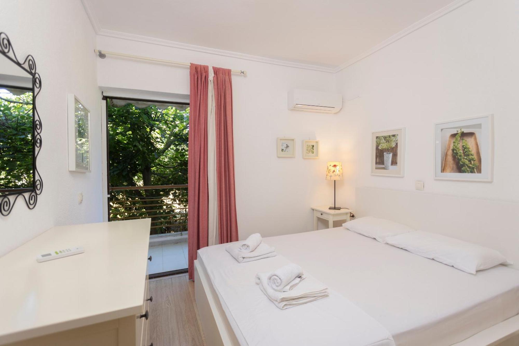 Lovely Villa 3 Min From The Beach Hanioti Bagian luar foto
